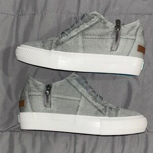 Gray Casual Sneakers with Zipper Detail Blowfish size 9.5 women’s